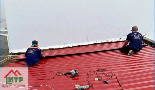 xếp chồng sóng tôn ngăn ngừa thấm dột