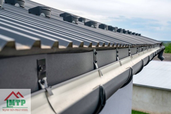 thiết kế máng nước cho mái tôn